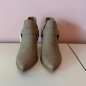 NWT DV by Dolce Vita Taupe Ankle Booties - Size 7 - New with Tags